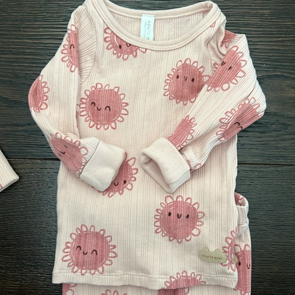 Souris mini outfit with matching hat - Picture 2 of 4